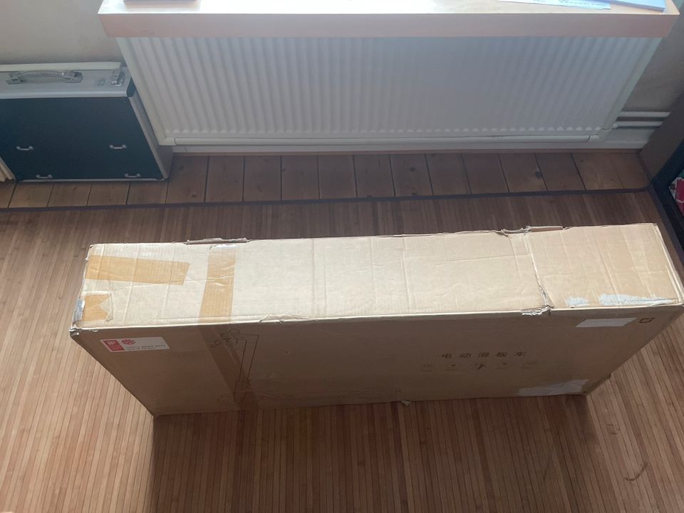 Xiaomi M365 Karton Transport Verpackung in Hamburg