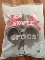 Staple x Crocs US11 EU 45-46 grau Baden-Württemberg - Weingarten (Baden) Vorschau