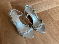 Goldene Riemchen Sandalen Sandaletten von Zara Hessen - Mörfelden-Walldorf Vorschau
