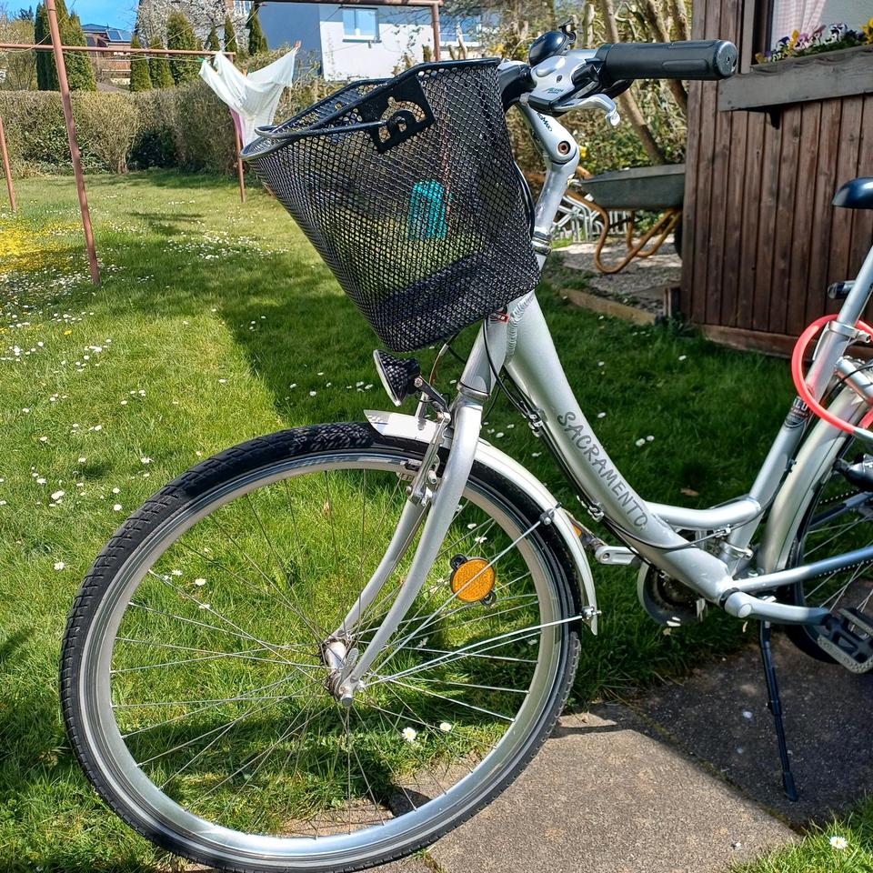 Sacramento Damenfahrrad Damenrad Fahrrad 24 Gang Shimano in Cölbe