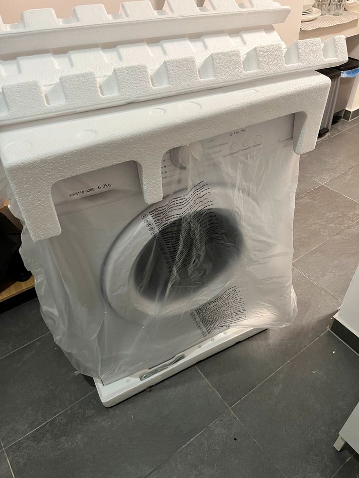 Waschmaschine nach der Reparatur (überhaupt nicht benutzt) in Köln