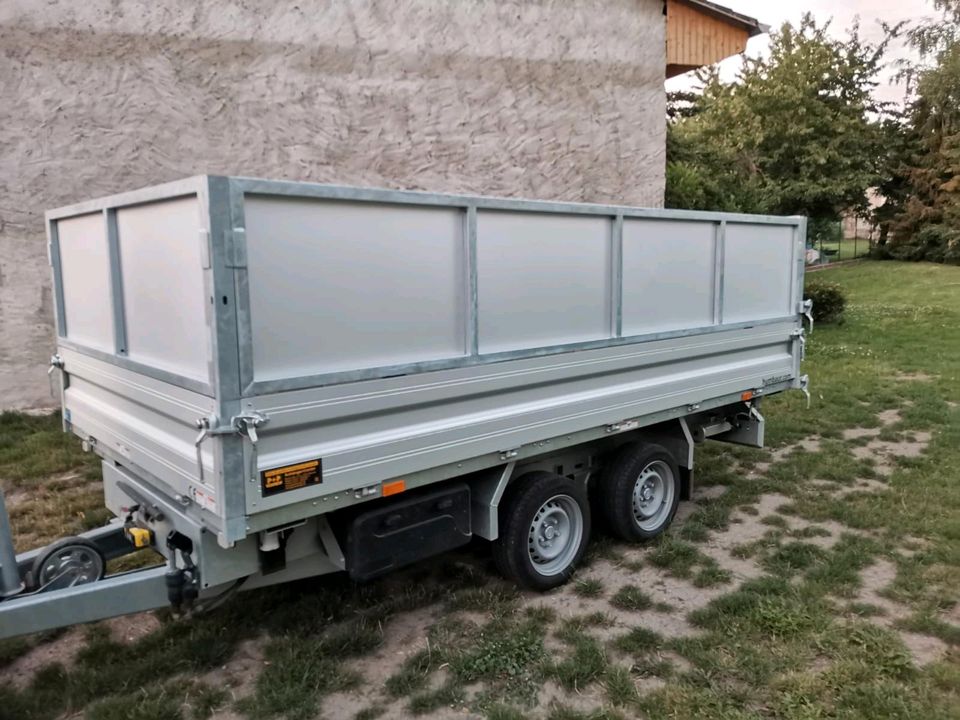 Wir liefern Mineralgemisch Sand Kies Splitt Mutterboden Oberboden in Emden (bei Haldensleben)