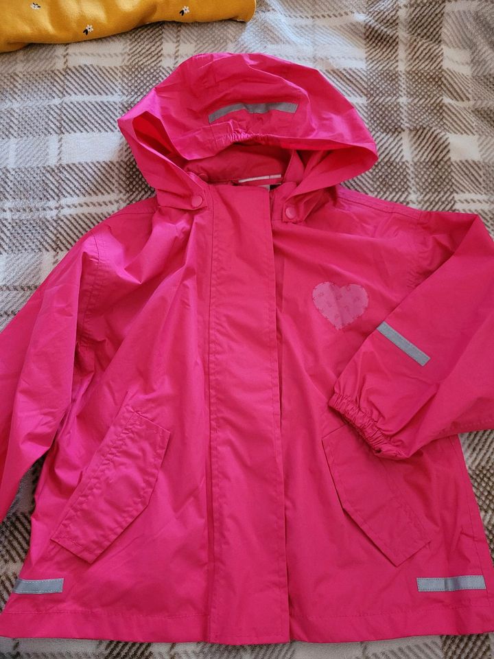 Dünne Regenjacke Gr.98/104 in Magdeburg