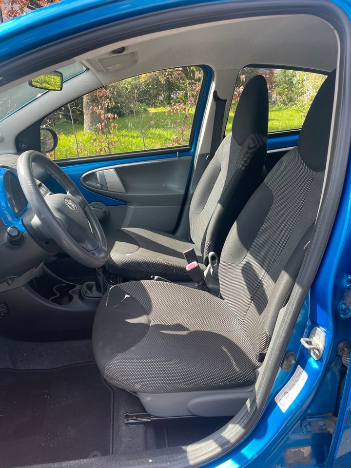 Toyota Aygo Cool Blue 5-Türer TÜV neu Klimaanlage wie Polo C1 106 in Detmold