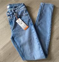 Jeans Skinny Fit. -  Mid Rise QS S. Oliver in  Größe 34 / 32 NEU Hessen - Feldatal Vorschau