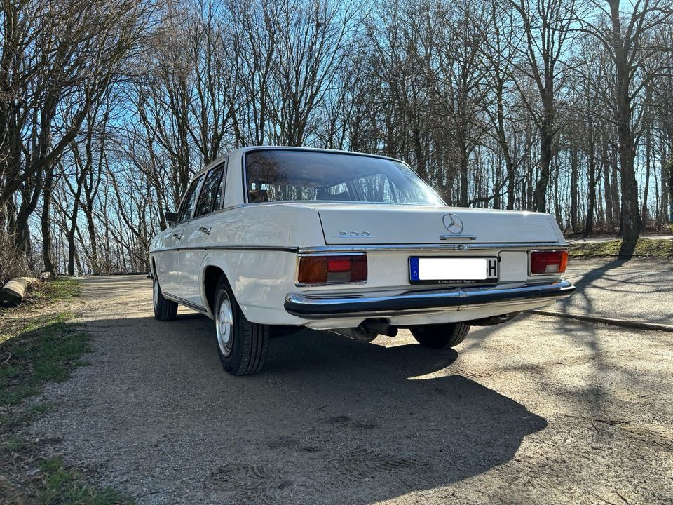 Mercedes-Benz W115 200/8 in Wernau