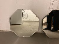 2 x 8eckige Spiegel mit abgeschrägten Kanten Nordrhein-Westfalen - Wesseling Vorschau