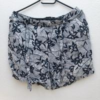 ❤ Yessica ❤ Shorts Sommer lässig luftig Leinenhose floral Gürtel Hessen - Solms Vorschau