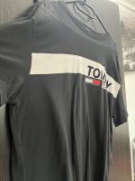 Schwarzes Tommy Hilfiger T-Shirt Gr. M❗️ Baden-Württemberg - Kirchheim am Neckar Vorschau