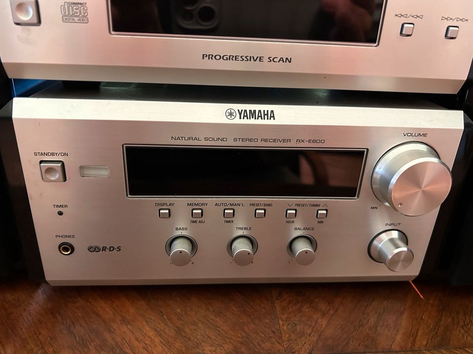 Yamaha Mini HiFi Anlage mit Boxen in Lübeck