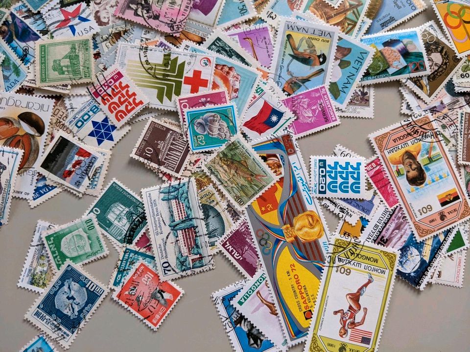 1000 Stk. Briefmarken Konvolut aus aller Welt Briefmarkensammlung in Berlin