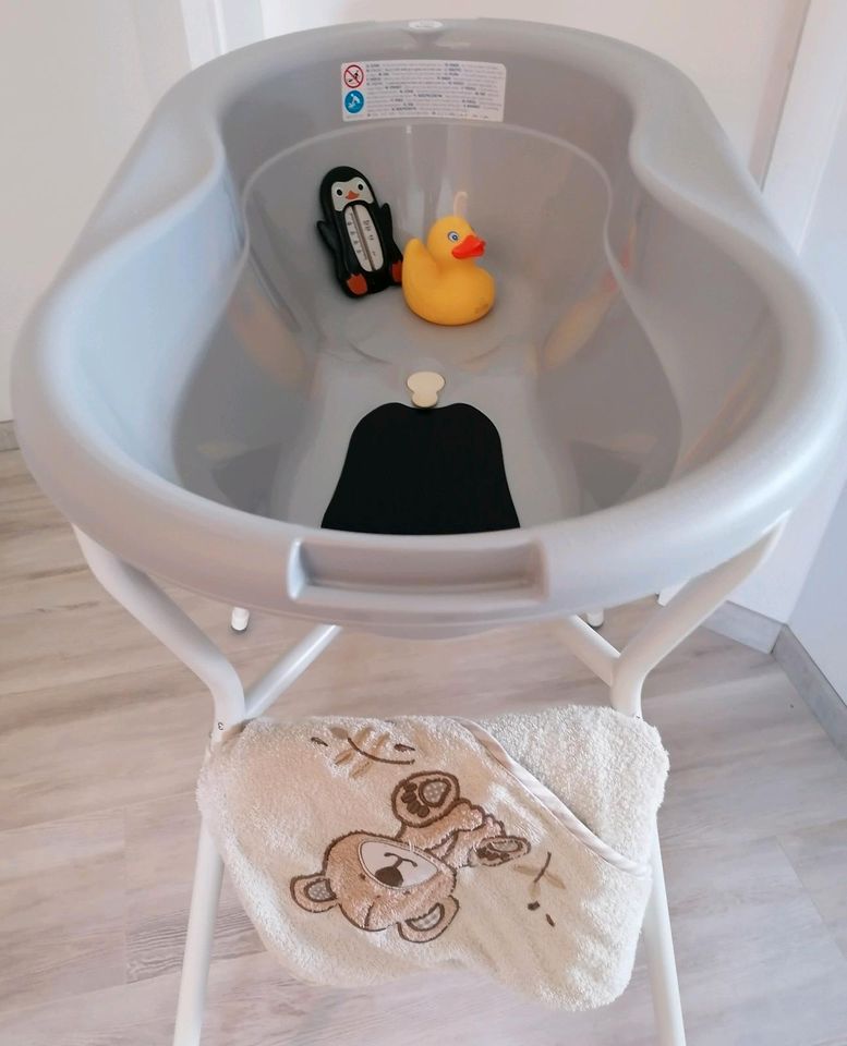 *** Rotho Badewanne Babybadewanne grau mit Rotho Gestell weiß *** in Berlin