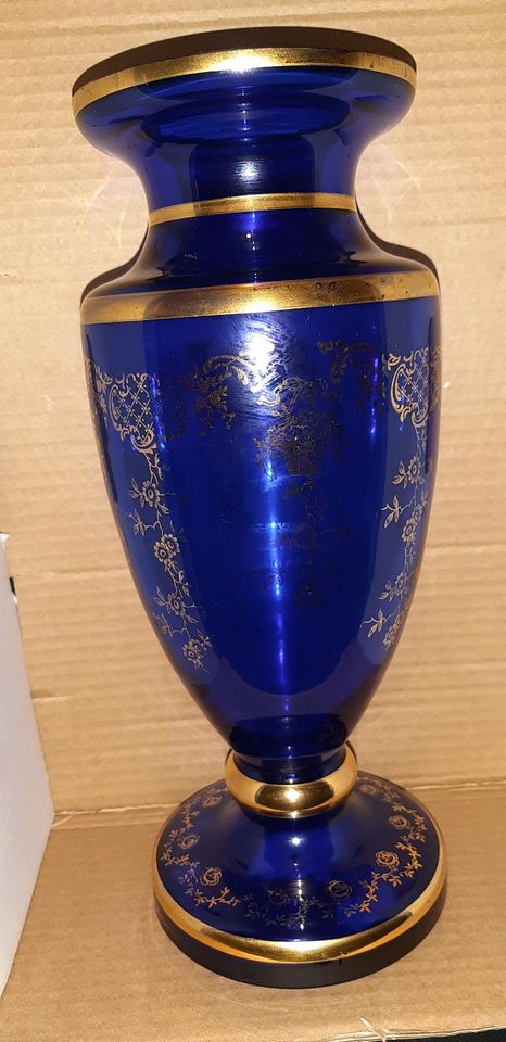 Vase aus geschliffenem kobaltblauem Böhmischem Glas 24karat Gold in Celle