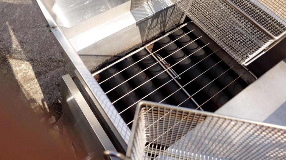 44KW Profi Hochleistungs Fritteuse ATOSA Propan Gas ATFS-75 in Dresden