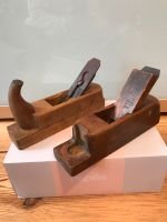 2 ALTER HOBEL Holz-/ Handhobel Werkzeug mit Firmen Wappen. Berlin - Charlottenburg Vorschau