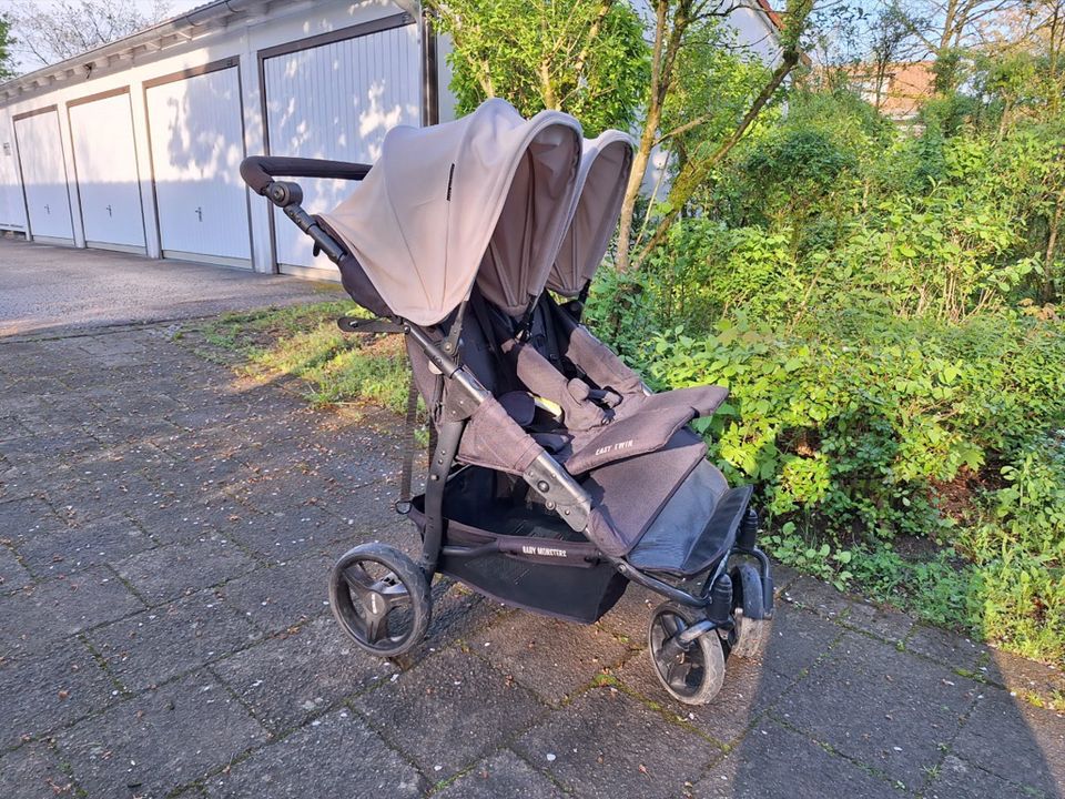 Baby Monsters Doppelkinderwagen, 2 Babytragetaschen, Regenhülle in Poing