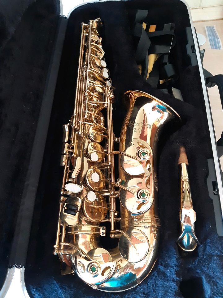 Saxophon Boston AS 500 - ll Altsax plus Songbuch + CD in Brandenburg an der Havel