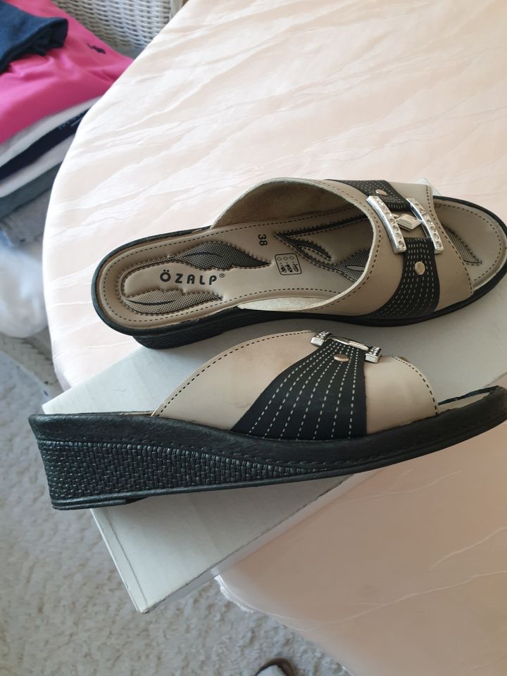 Sandale Beige/Schwarz Gr.38 Neu in Berlin