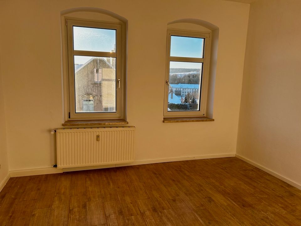 Geräumige 3-Raum-Wohnung im Zentrum von Oelsnitz/Erzgebirge! in Oelsnitz/Erzgeb.
