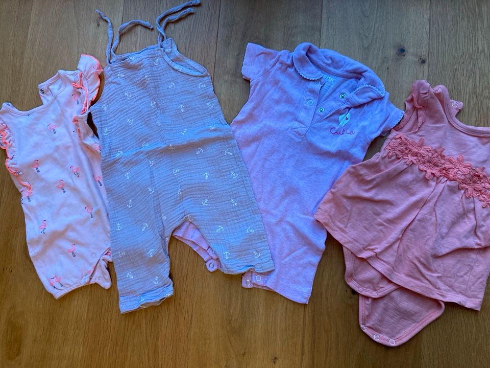 Baby Mädchen Sommer 62 Hosen Shirts Jacken Bodies Badeanzug Paket in Wettringen