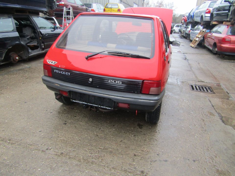 Ersatzteile Peugeot 205 1993 Benzin Color Line rot Schlachtfest in Wurzen