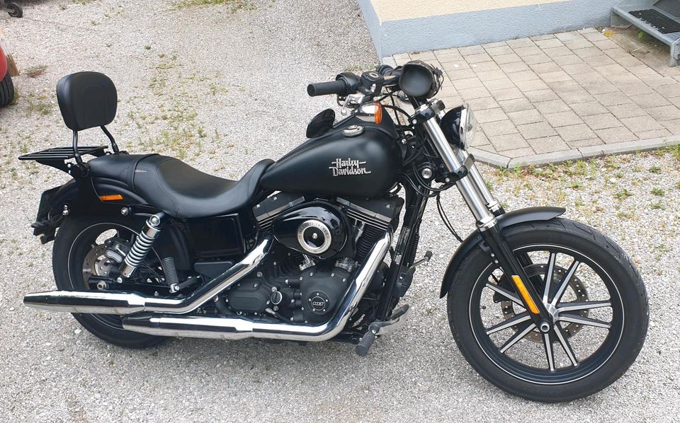 Harley-Davidson Streetbob Special in Holzkirchen
