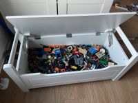 Sitzbank mit viel Lego- großes Konvolut Hannover - Misburg-Anderten Vorschau