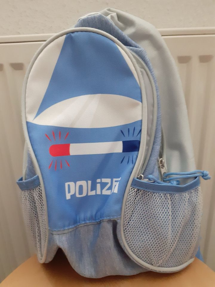 Kinderrucksack mit Polizeiaufdruck in Berlin