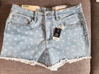 Jeansshorts hellblau Blumen high waist esmara Gr. 46 Baumwolle Sachsen-Anhalt - Halle Vorschau