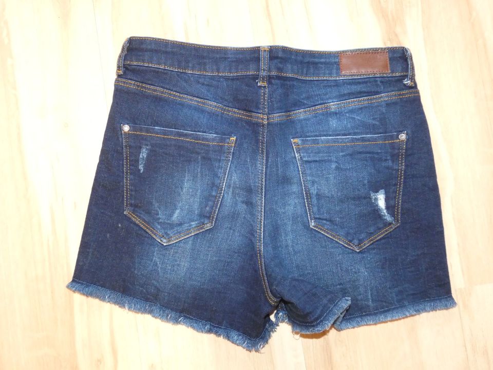 C&A Clockhouse Shorts Jeans Hose Hot Pants Gr. 38 -NEU- in Freudenberg