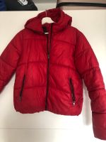 Rote Winterjacke Bayern - Augsburg Vorschau