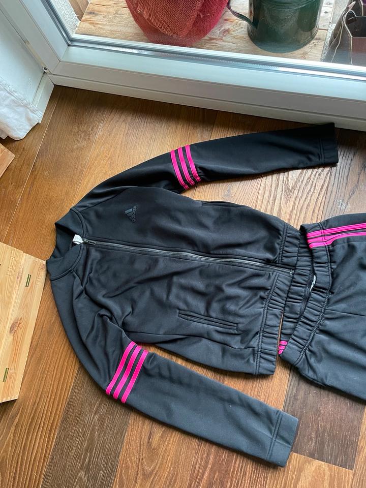 Jogginganzug Adidas schwarz pink Jogginghose Sweatshirtjacke in Fürth