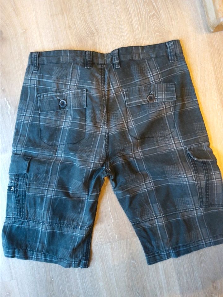 Shorts,  kurze Hose Gr.  M, dunkelgrau kariert, in Ense