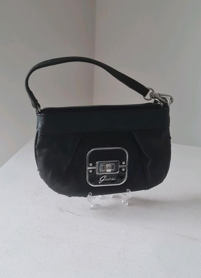 Guess tolle Mini Bag / Micro-Tasche schwarz Leder vintage in Moers