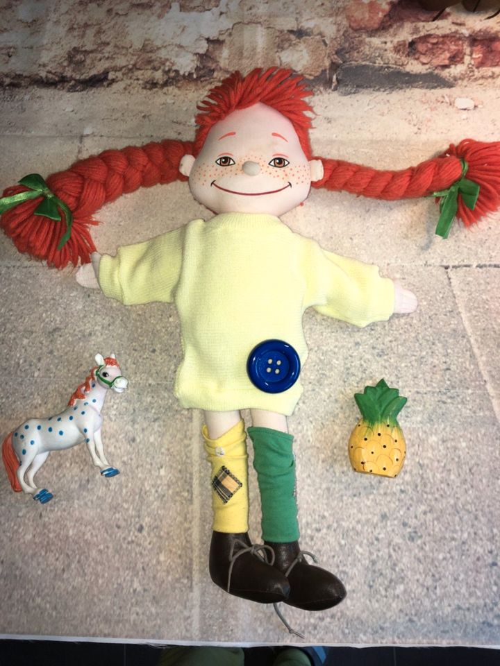 Pippi Langstrumpf Puppe groß ca 45cm mit gelbem Pullover in Thüringen -  Themar | Puppen günstig kaufen, gebraucht oder neu | eBay Kleinanzeigen ist  jetzt Kleinanzeigen