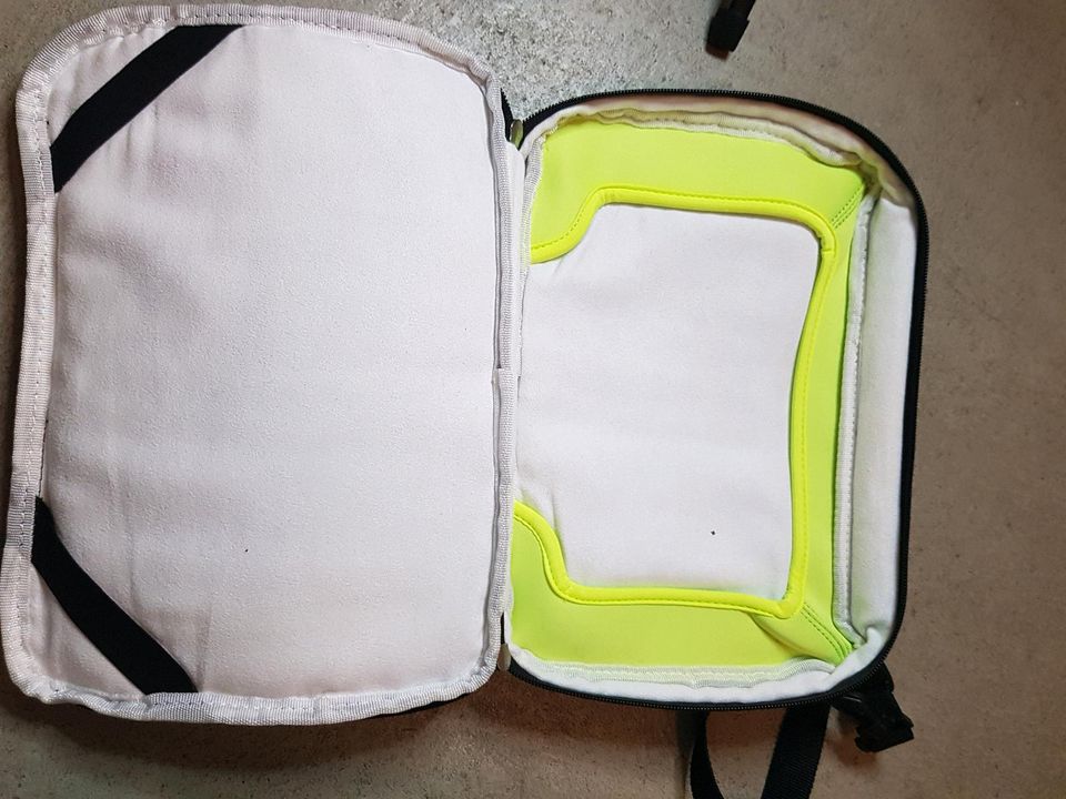 Laptop tasche klein aha weiß in Traunstein