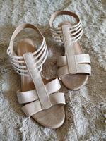 Sandaletten Sandalen Pumps Gr. 42 gold Baden-Württemberg - Bad Schussenried Vorschau