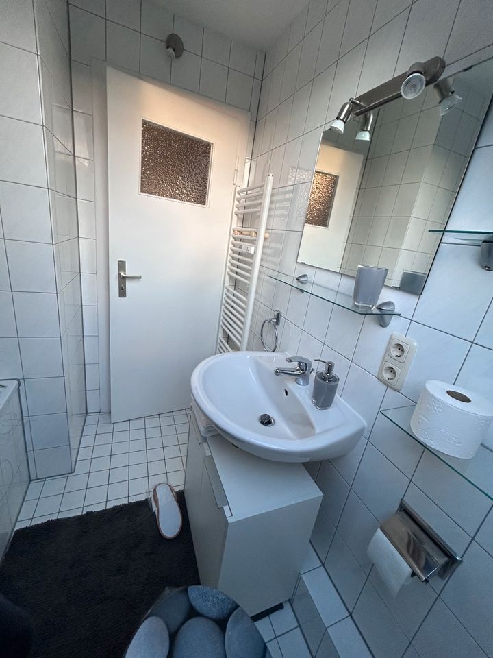 Moderne möblierte 2 Zimmer Wohnung Nähe Klinik in Mönchengladbach