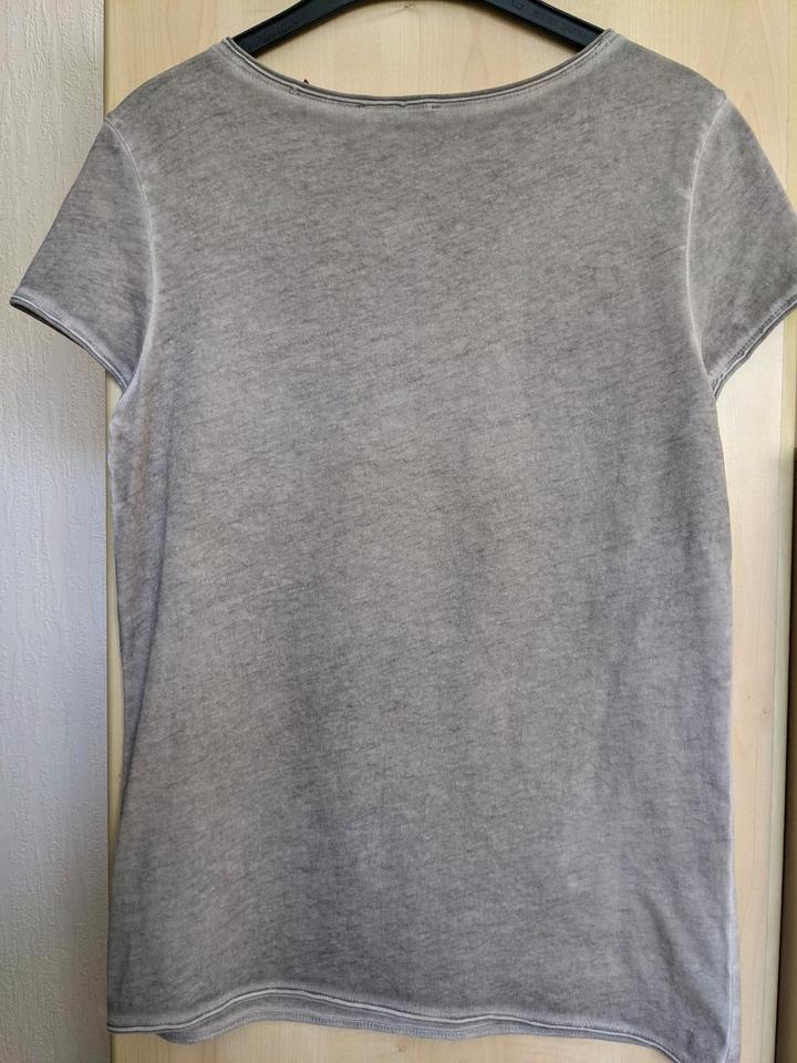 EDC T-Shirt kurzarm neuwertig grau mit Applikation Gr. XS in Werl