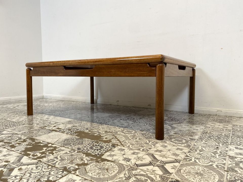 WMK Hochwertiger und sehr gut erhaltener großer und niedriger Mid-Century Couchtisch in Nußbaum von Opal Möbel # Wohnzimmertisch Coffee Table Vintage 60er 70er Design # Lieferung möglich in Berlin