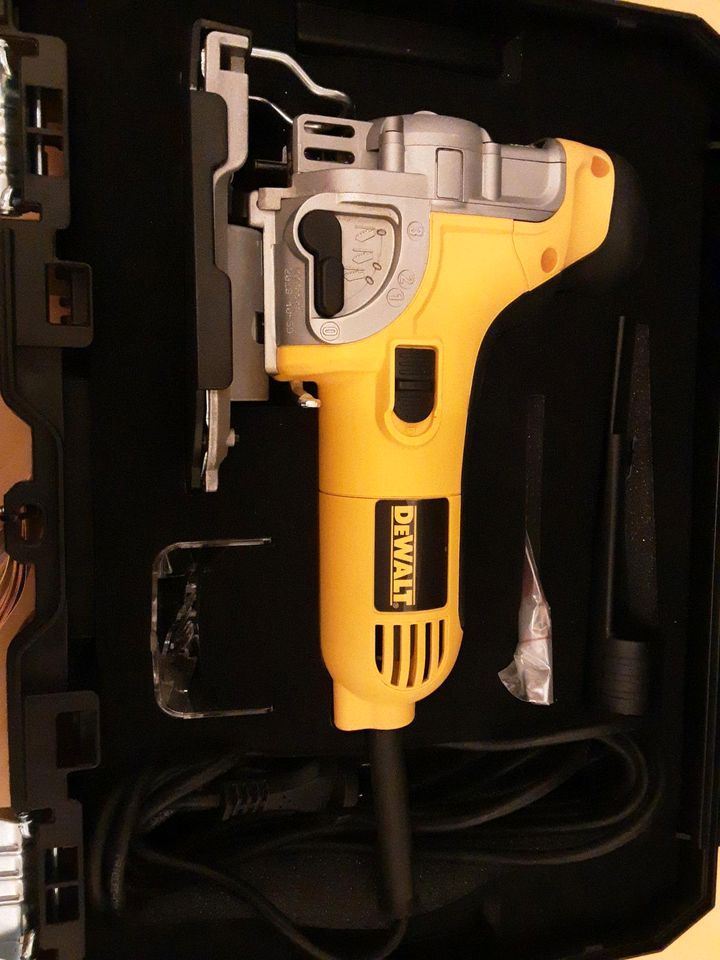 Dewalt Stichsäge Set DW 333 KT-QS in Landsberg (Lech)