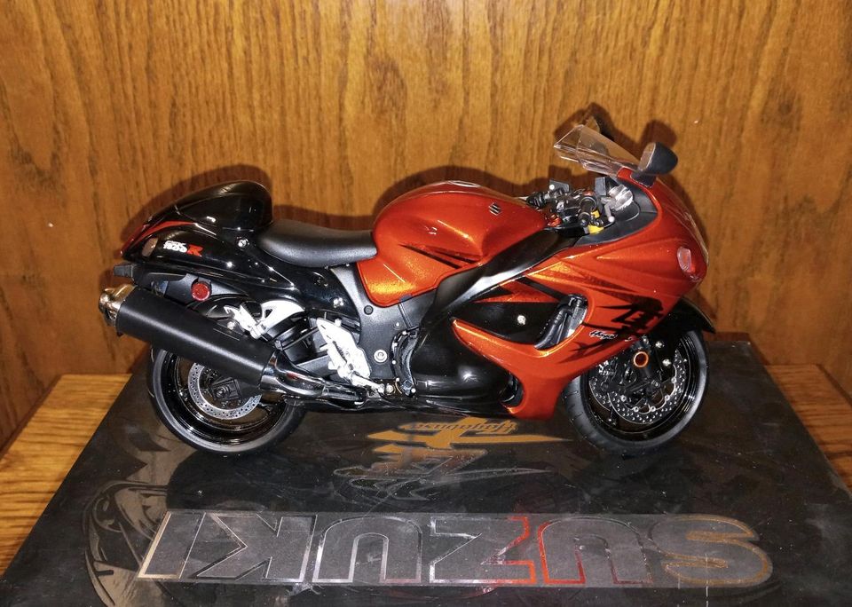 Motorrad 1:12 SCHUCO WiTs Suzuki GSX-1300-R Hayabusa Orange Bike in Frankfurt am Main