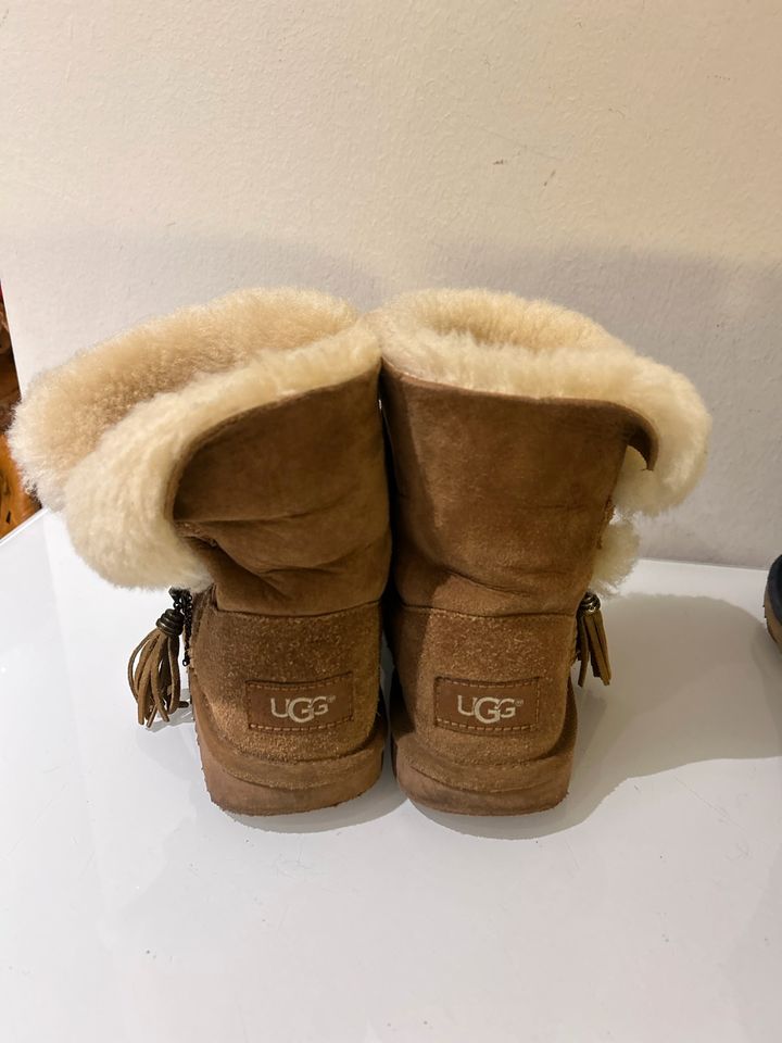 UGG Boots Gr.30 Winterstiefel Schneeschuhe in Gevelsberg