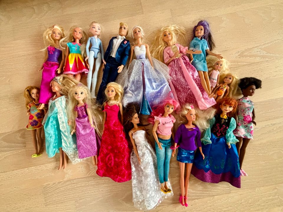 Barbie Mattel Puppen Set in Mannheim