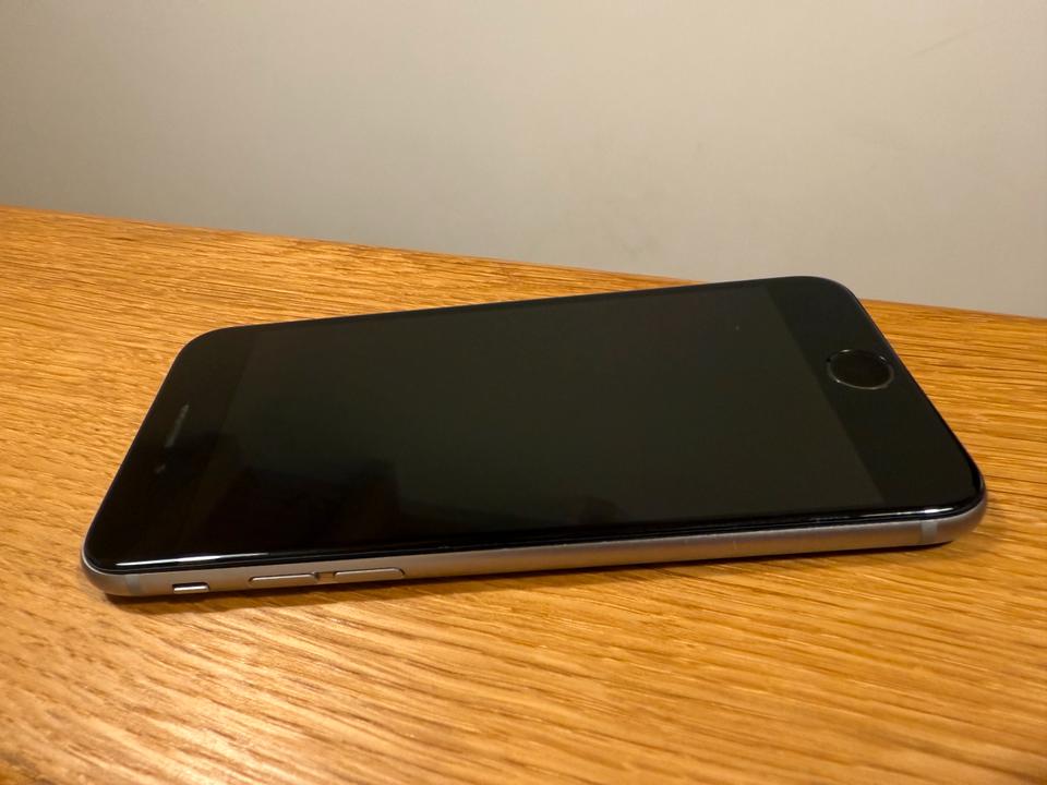 iPhone 6s Space Gray  |64 GB | geringe Gebrauchsspuren | Akku Def in Potsdam