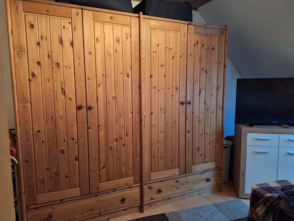 Komplettes Schlafzimmer (Bett, Nachttische, Kleiderschrank) in Bottrop