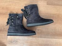 TOMMY HILFIGER Chelsea Boots 38 Echtleder Schleife ❌NEUW.❌ Nordrhein-Westfalen - Soest Vorschau