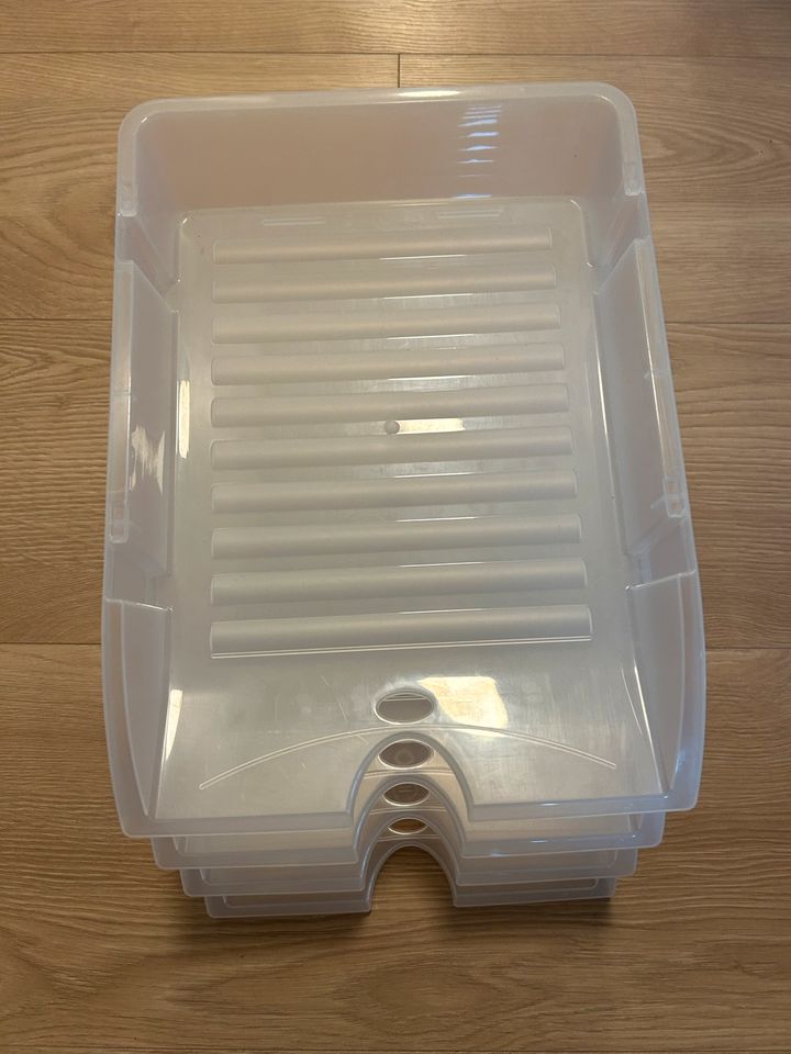 4 Schreibtisch Organizer in milchig weiß für je EUR 1 in Liederbach