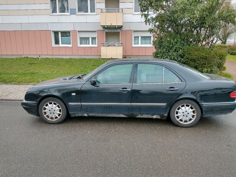 Mercedes E- Klasse 280 w210 in Seligenstadt