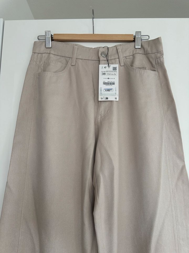 ZARA Hose/Culotte mit weitem Bein, Glitzer beige, Gr. 38 in München